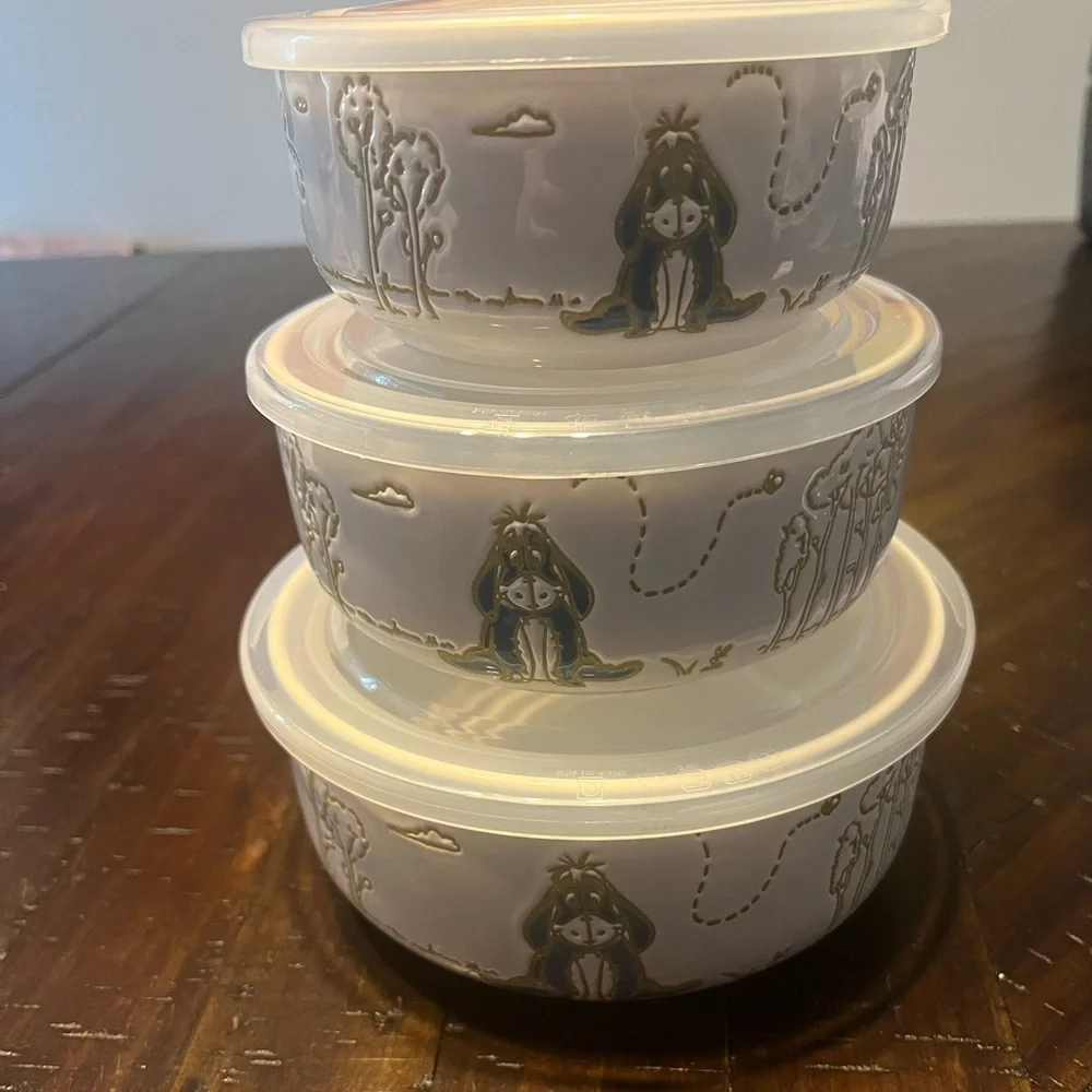 Disney Winnie The Pooh Nesting Bowls with Pressure Release Lids Set